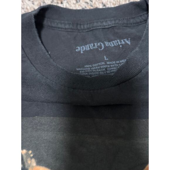 Ariana Grande Sweetener Bubble shirt - Picture 3 of 4